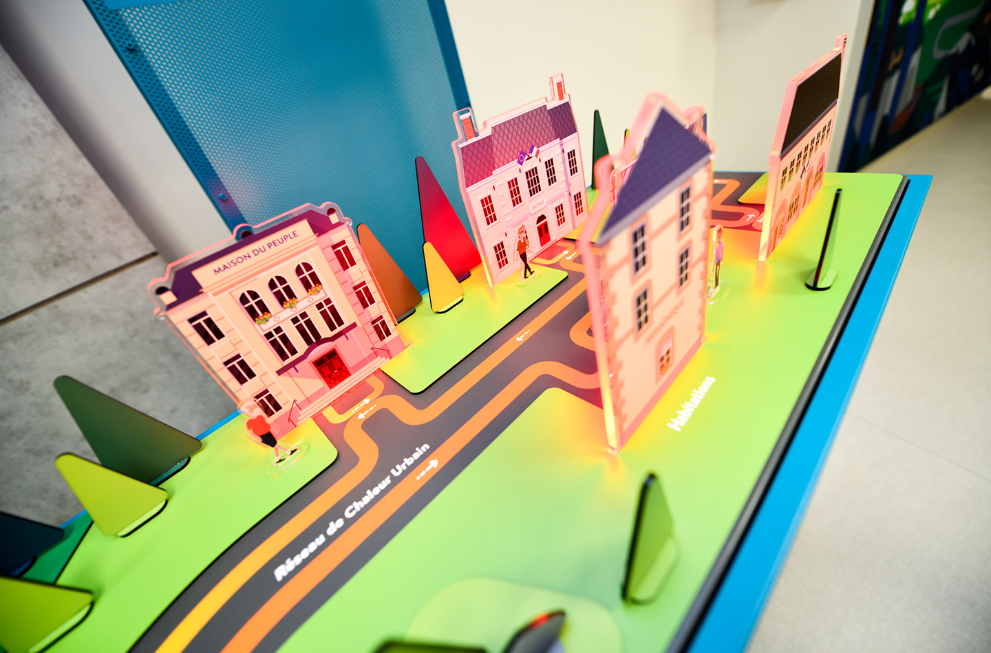 Eliquo - Design d'Espace - Projet Feniix - Conception et réalisation d'un parcours pédagogique composé d’ateliers, maquettes et motion design